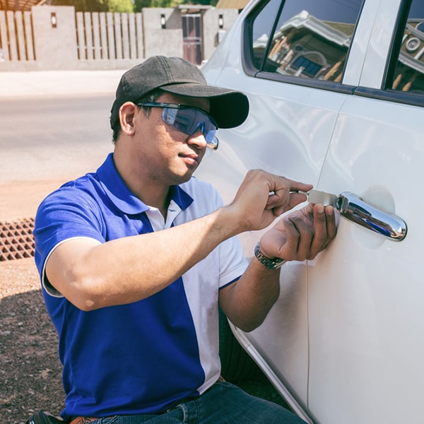 nuestro cerrajero de la cerrajería de autos promedio llega en 30 minutos o menos